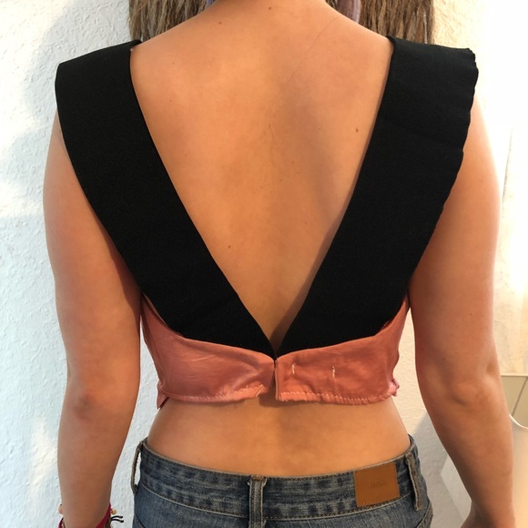 Low neck crop top blouse - Picture 2 of 2